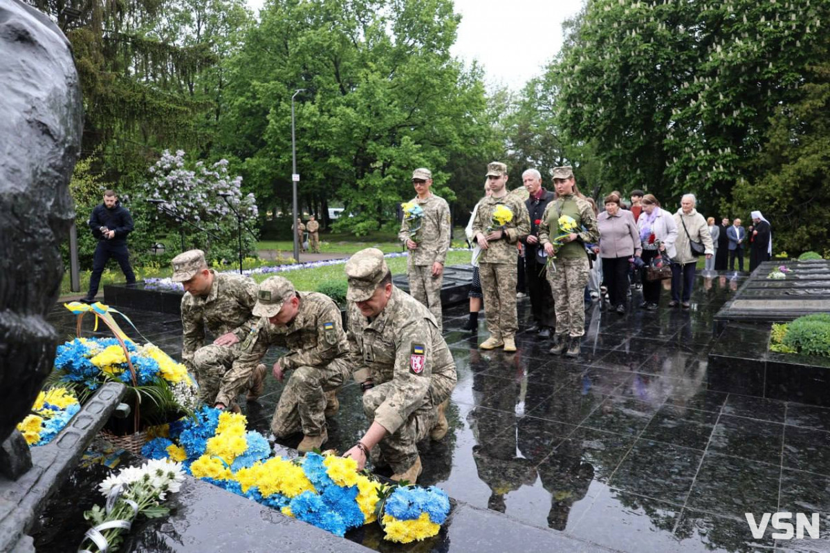 «Згадуємо невинно убієнних червоною і коричневою чумою українців»: у Луцьку вшанували пам’ять загиблих у Другій світовій війні
