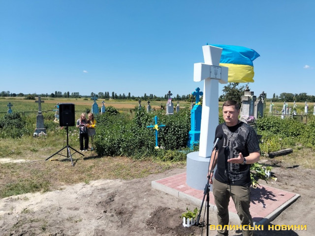На Волині відкрили пам’ятний знак на єдиній в області братській могилі вояків Армії УНР