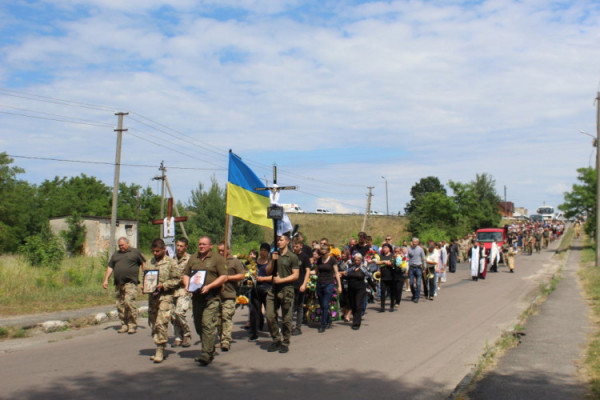 У Маневичах попрощалися із загиблим воїном Ростиславом Прокопчуком та його батьком