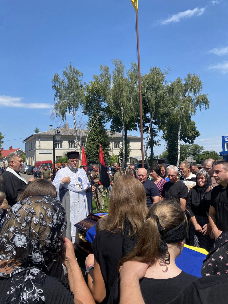 Більше року вважався зниклим безвісти: на Волині попрощались із 27-річним Героєм Костянтином Смірновим