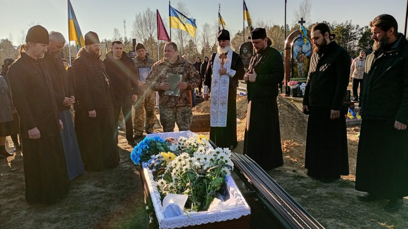 Помер у лікарні, де боровся з важкими пораненнями: на Волині поховали захисника Володимира Гаврилюка