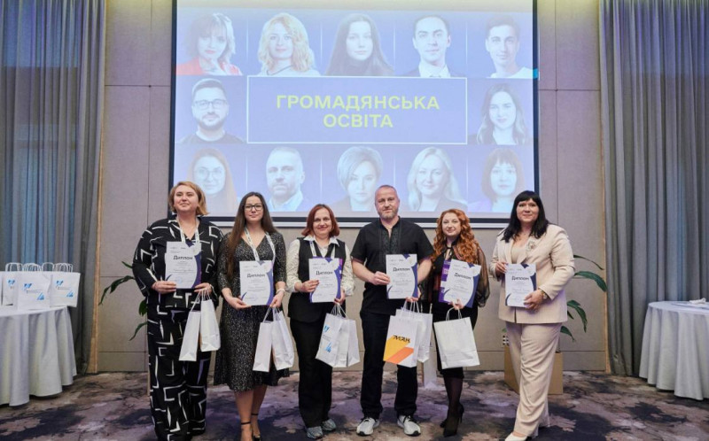 «Ми слухаємо, але не засуджуємо»: інтерв'ю з переможницею конкурсу «Вчитель року» лучанкою Оленою Костюченко