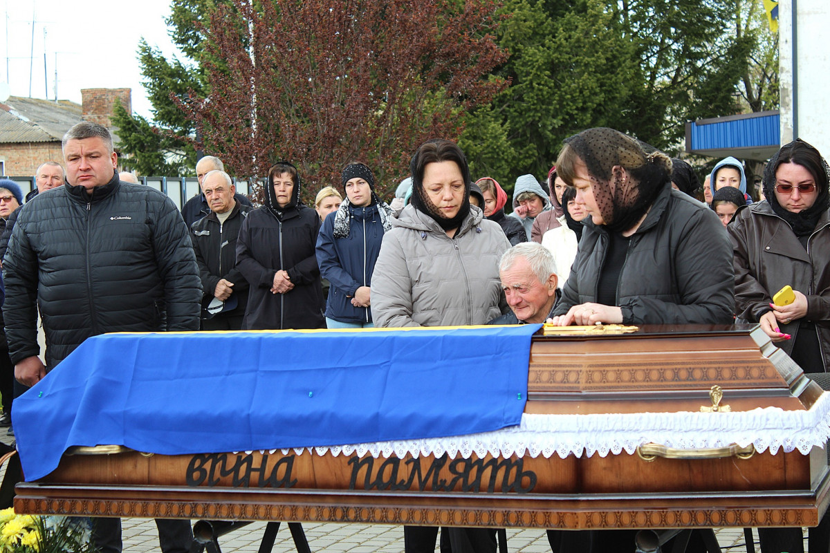 Майже два з половиною роки невідомості: на Волині в останню путь провели Героя Андрія Климюка