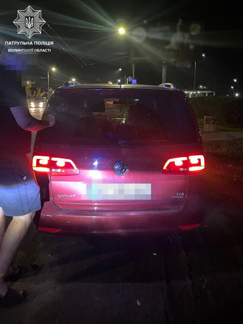 У Луцьку за кермом автівки зупинили 16-річну дівчину