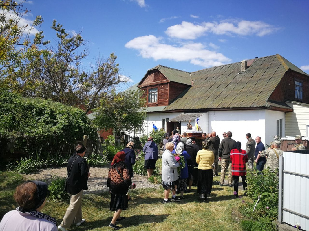 «Світла людина, яка залишиться у нашій пам'яті»: на Волинь «на щиті» привезли тіло Героя Сергія Дмитрука