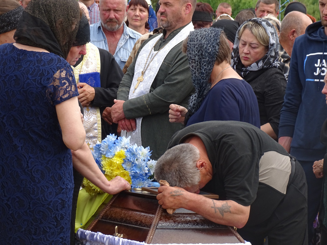 Не дожив декілька тижнів до дня народження: на Волині попрощалися із полеглим Героєм Сергієм Карпуком