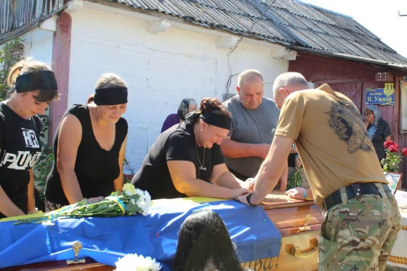 На Волині попрощалися з 44-річним Героєм Павлом Манюхіним, який поліг у бою на Сумщині