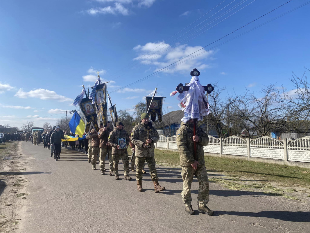 Герої не вмирають: на Волині поховали загиблого захисника Сергія Янчука. Фото