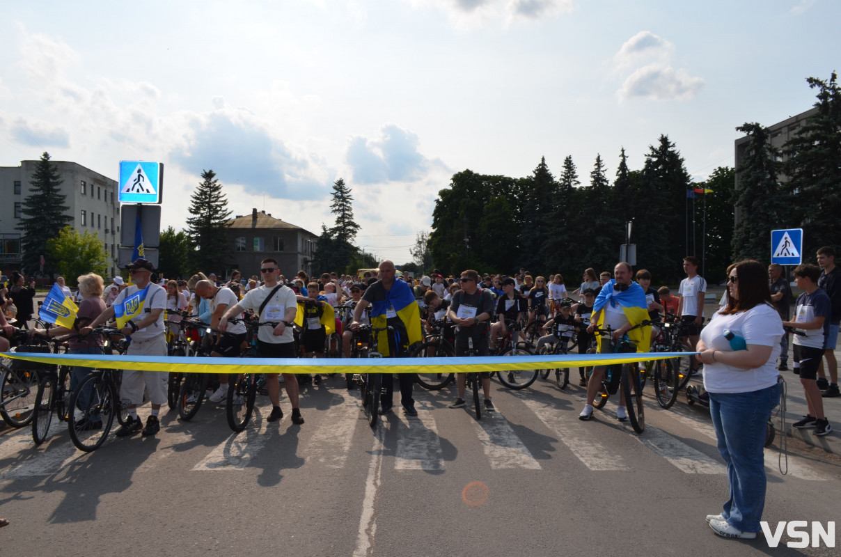 «Їду за Героя»: у місті на Волині вдруге провели благодійний велозаїзд на підтримку ЗСУ