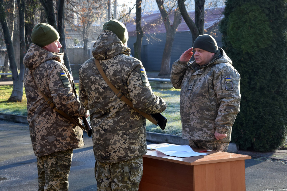 Чоловіки й жінки стали до строю: на Волині новобранці прикордонної служби склали військову присягу