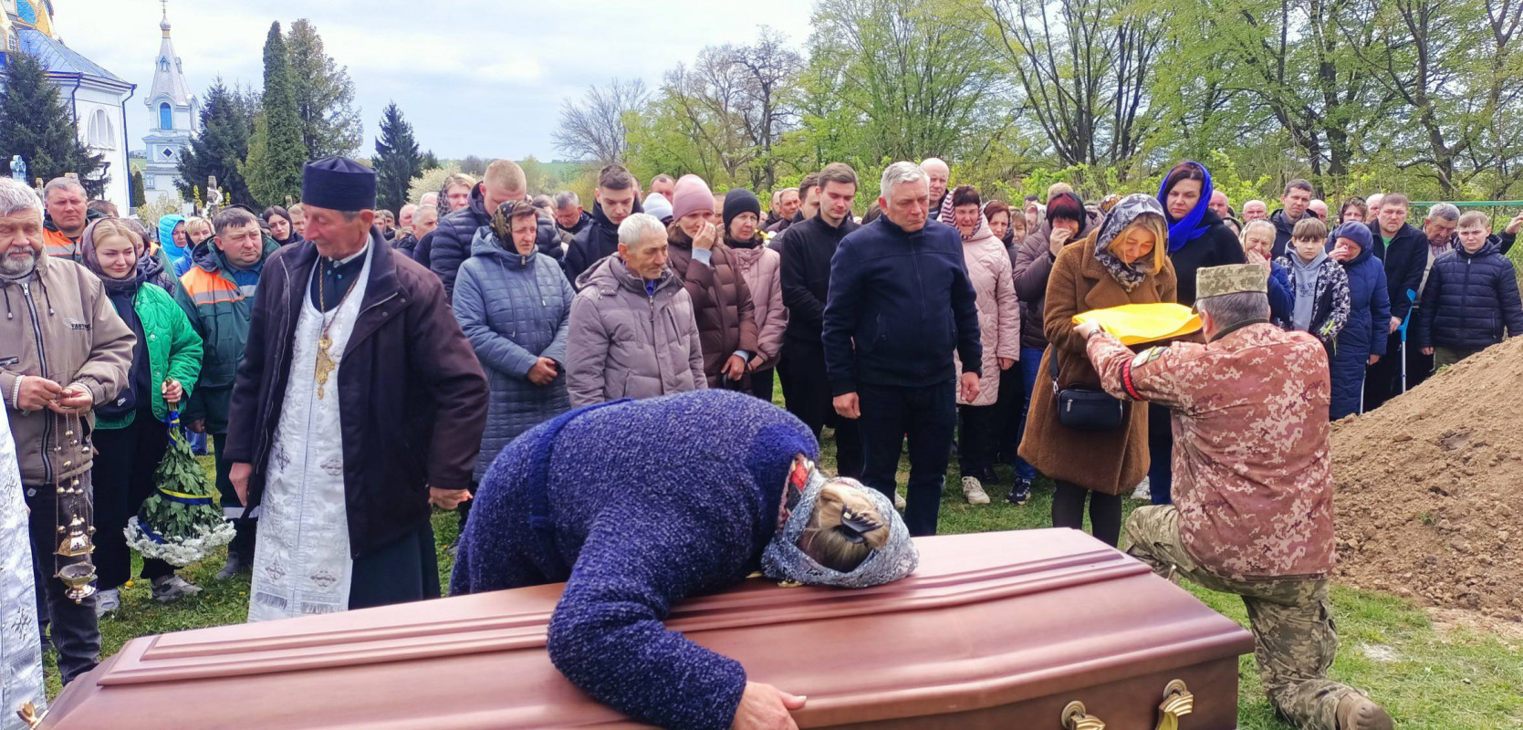 У липні став до лав захисників, а в листопаді - загинув: біля Луцька поховали Героя Миколу Андрійчука, який вважався зниклим безвісти