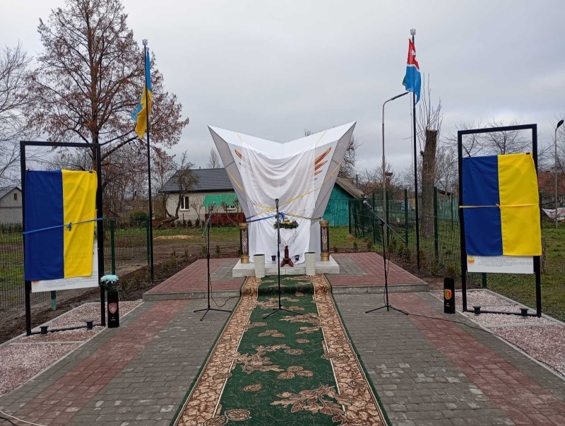 Місце пам’яті та молитви: у громаді на Волині відкрили Алею Героїв