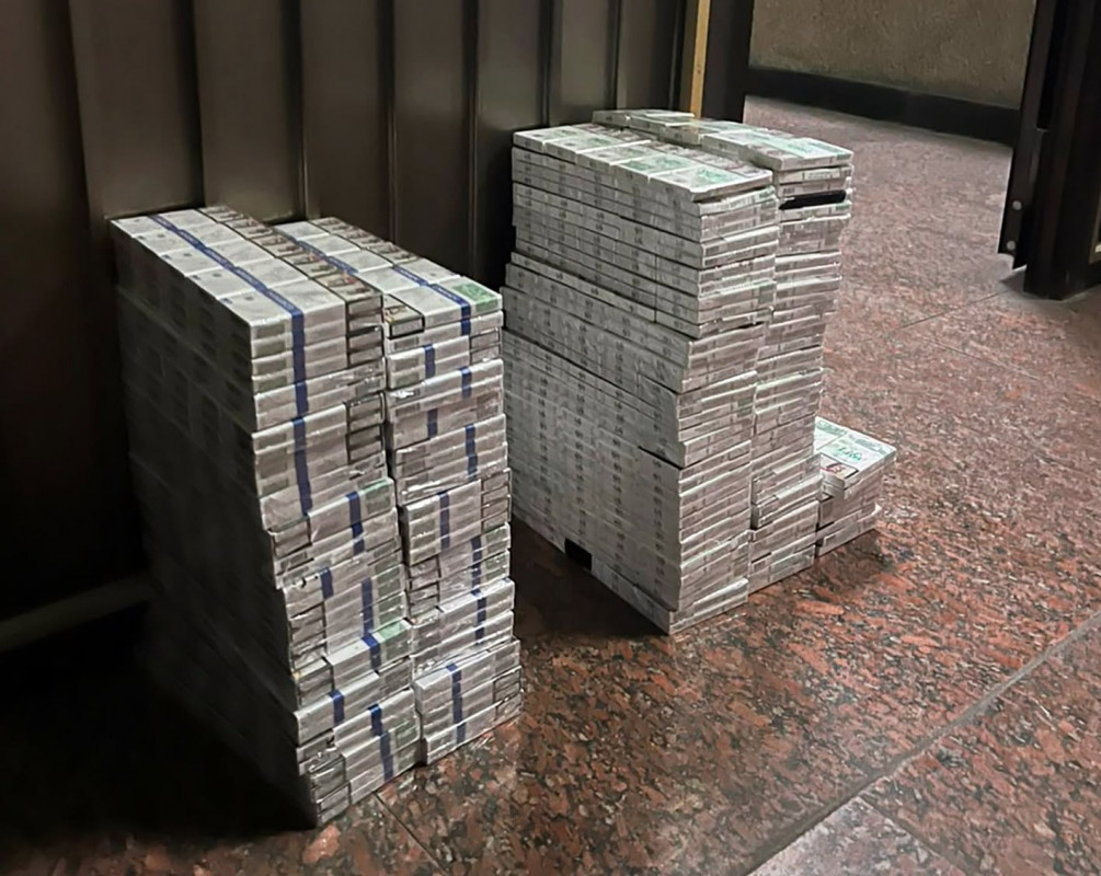 Сигарети у колісних парах: на Волині прикордонники викрили незвичайну схованку у вантажному потязі