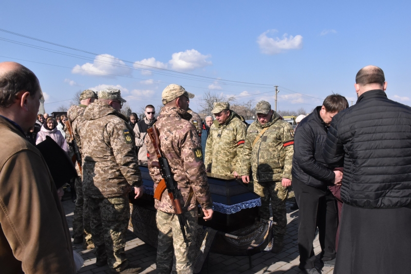 На Волині в останню путь провели захисника України Віталія Киричука