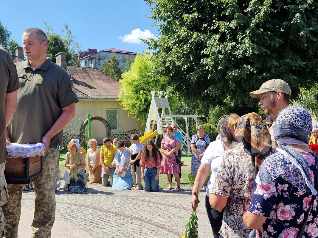 З братом повернувся з-за кордону і став на захист України: на Волині попрощались із Героєм Володимиром Гаврилюком