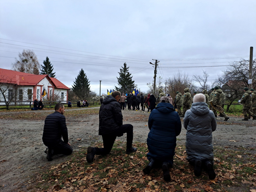 Влітку отримав повістку, а в листопаді загинув: на Волині усе село прийшло на похорон Героя Сергія Клекоцюка. Фото