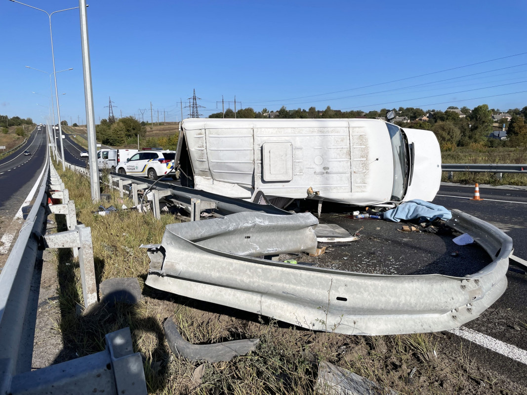Придавило автомобілем: на трасі «Устилуг-Луцьк-Рівне» у жахливій аварії загинув водій буса