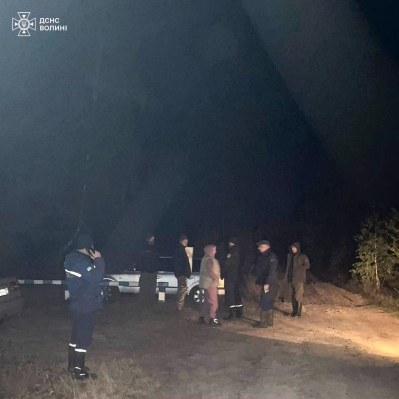 На Волині двоє людей заблукали у лісі