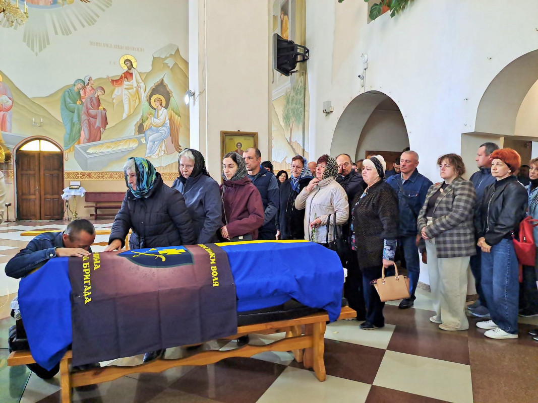 Через рік після загибелі: на Волині попрощалися з воїном Дмитром Бештою. Фото