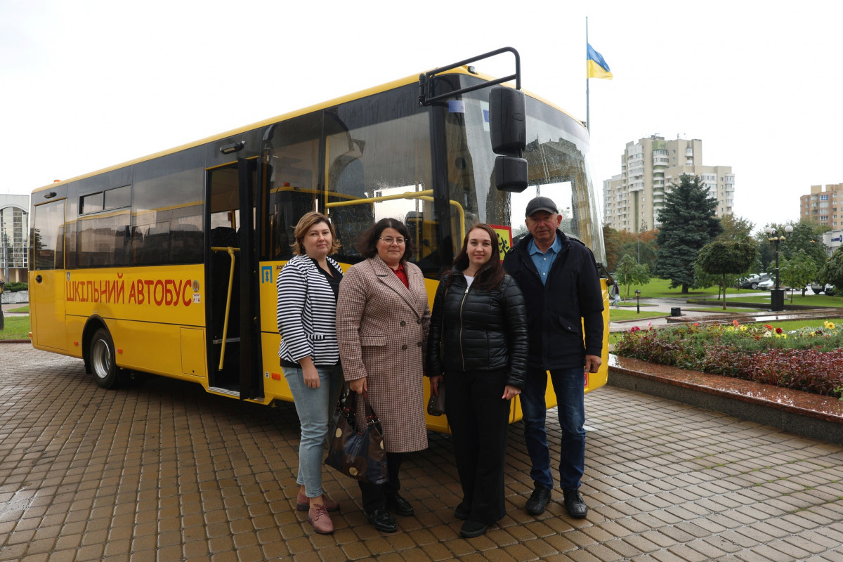 Дев’ять громад Волині отримали нові інклюзивні шкільні автобуси