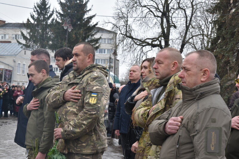 Загинув під час виконання бойового завдання: у Луцьку попрощалися із Героєм Анатолієм Петруком