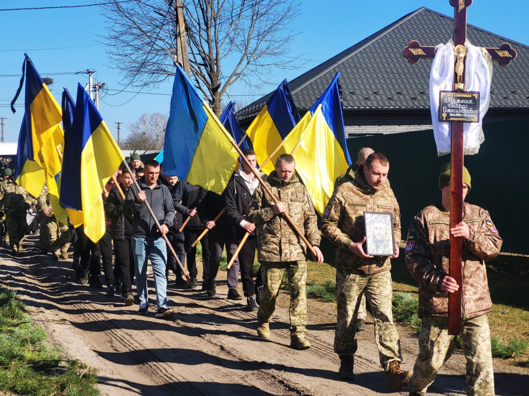 На Волині провели в останню дорогу 28-річного Героя Тараса Мельника