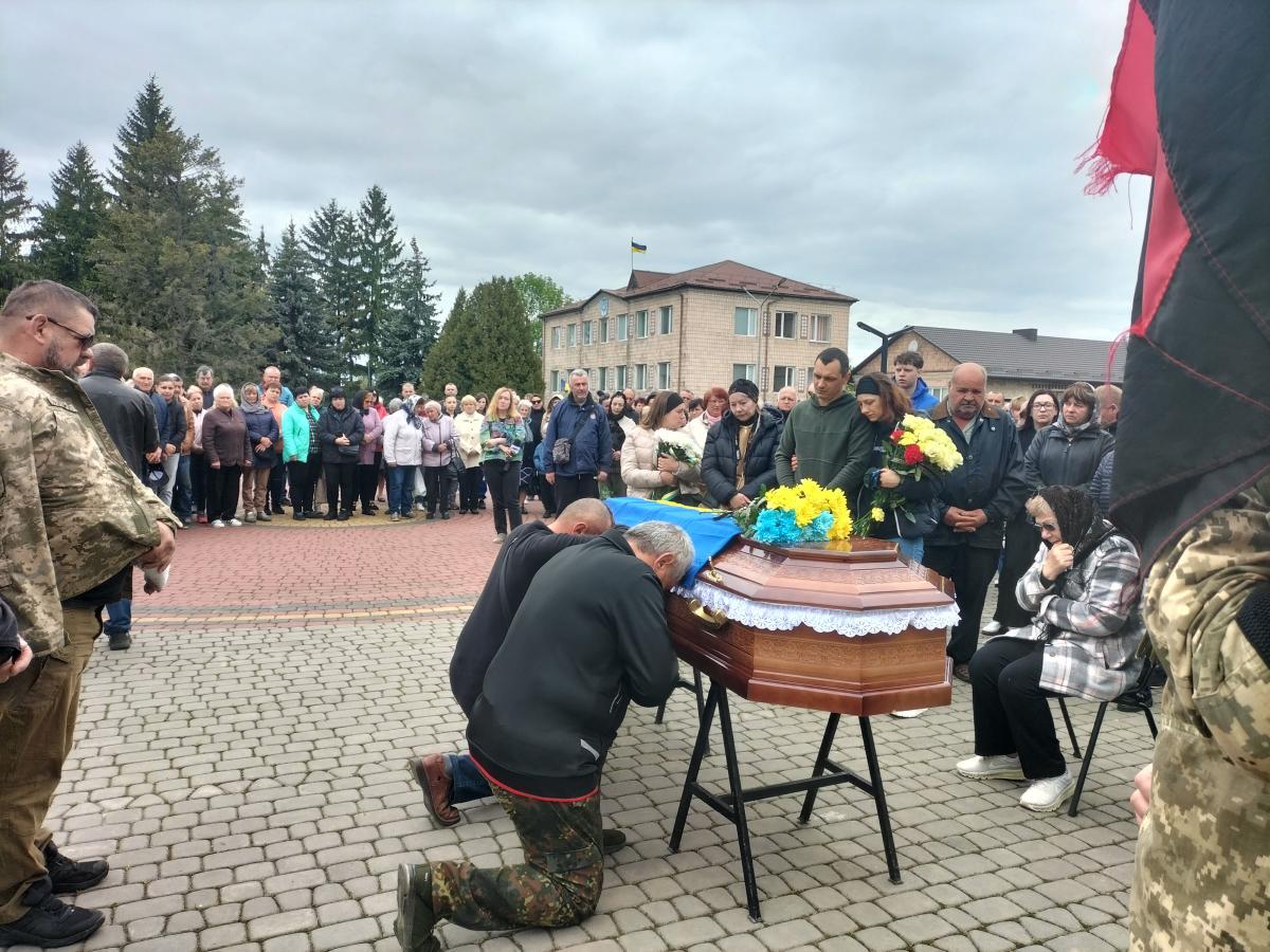 І навіть небо прощалося сльозами: на Волині провели в останню путь Героя Сергія Богуцького