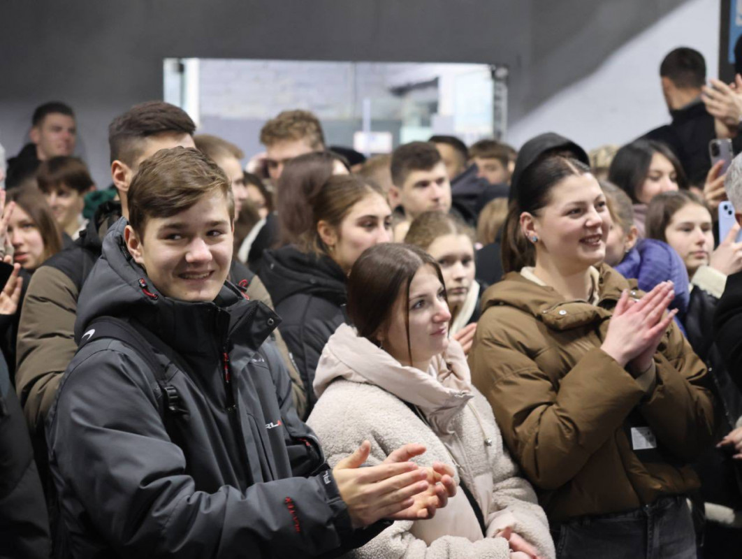 Нова локація – нові емоції: у Луцьку відкрили льодову арену «Снігова королева»