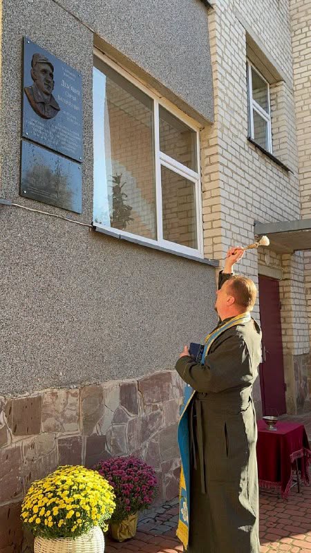 Ціною власного життя прикрив відступ побратимів: Герою України з Волині відкрили меморіальну дошку