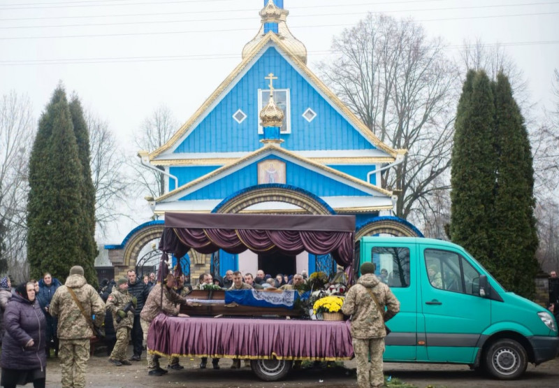 Вісім місяців вважався зниклим безвісти: на Волині в останню дорогу провели 18-річного Героя Сергія Капітула