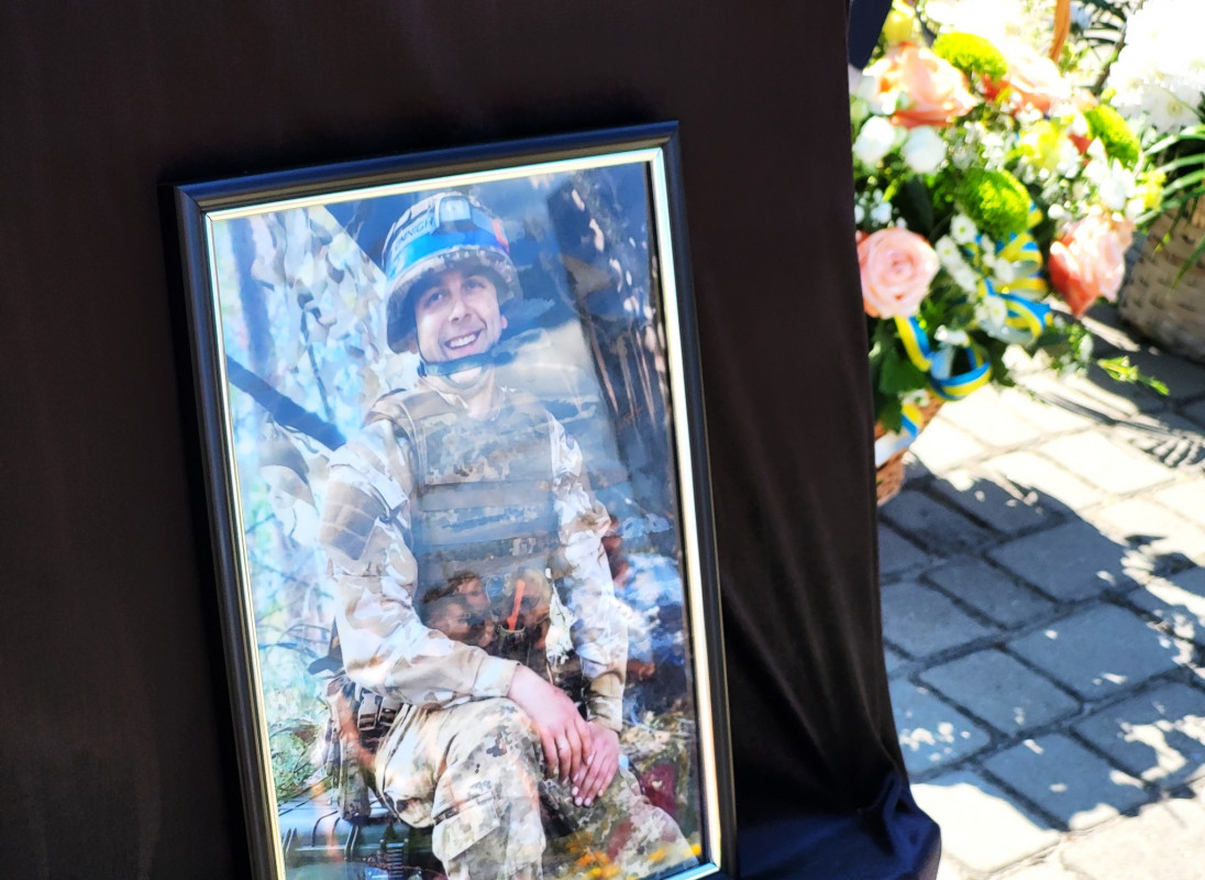 Син і донька втратили батька: на Волині попрощались з Героєм Дмитром Лисюком