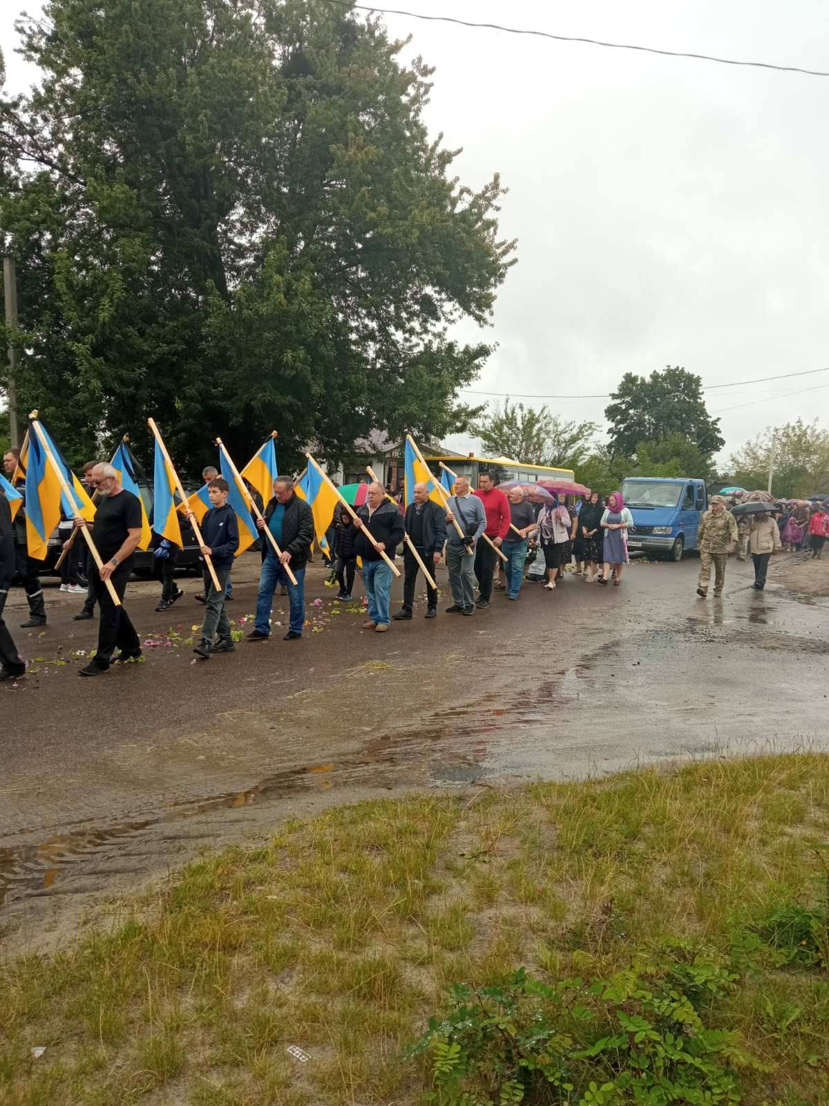 467 днів вважався зниклим безвісти: на Волині попрощалися з Героєм Віктором Романюком