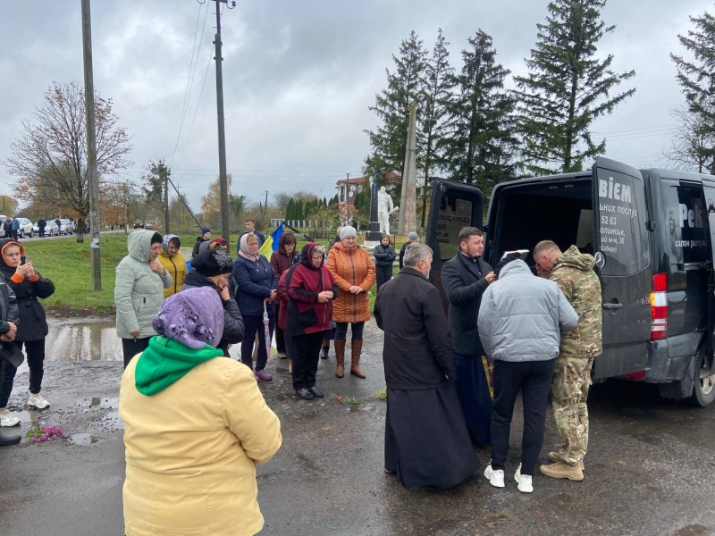 На Волині все село проводжало в останню путь молодого командира Юрія Гимзу. Фото