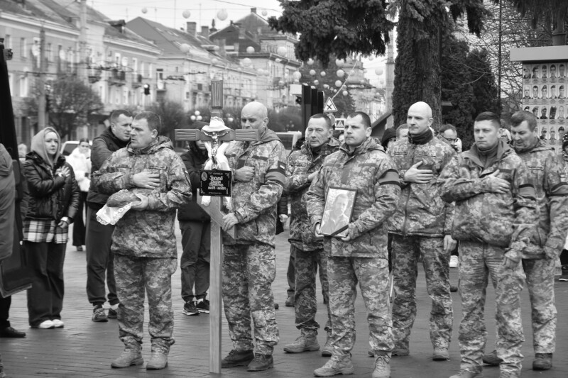 Два прощання в один день: у Луцьку поховали Героїв Вадима Басараба та Сергія Вікторського