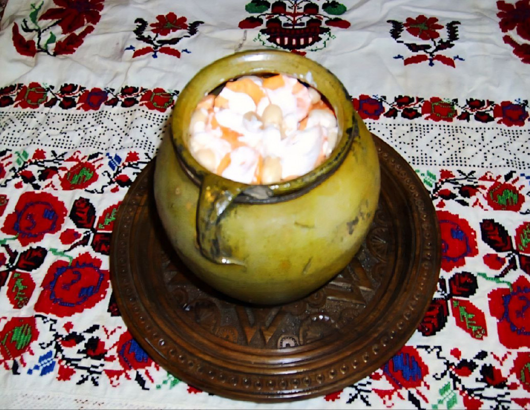 Від борщу з в'юнами до бобівників: що готували прабабусі на Волині?