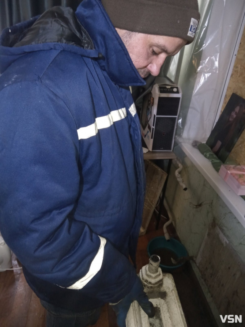 «Працювали до четвертої ранку, аби відновити опалення, але ворог знову ударив по ТЕЦ», - волинські комунальники про роботу на Київщині