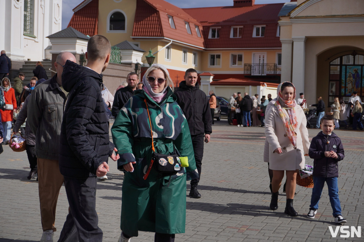 Як у Луцьку освячують Великодні кошики? Фоторепортаж