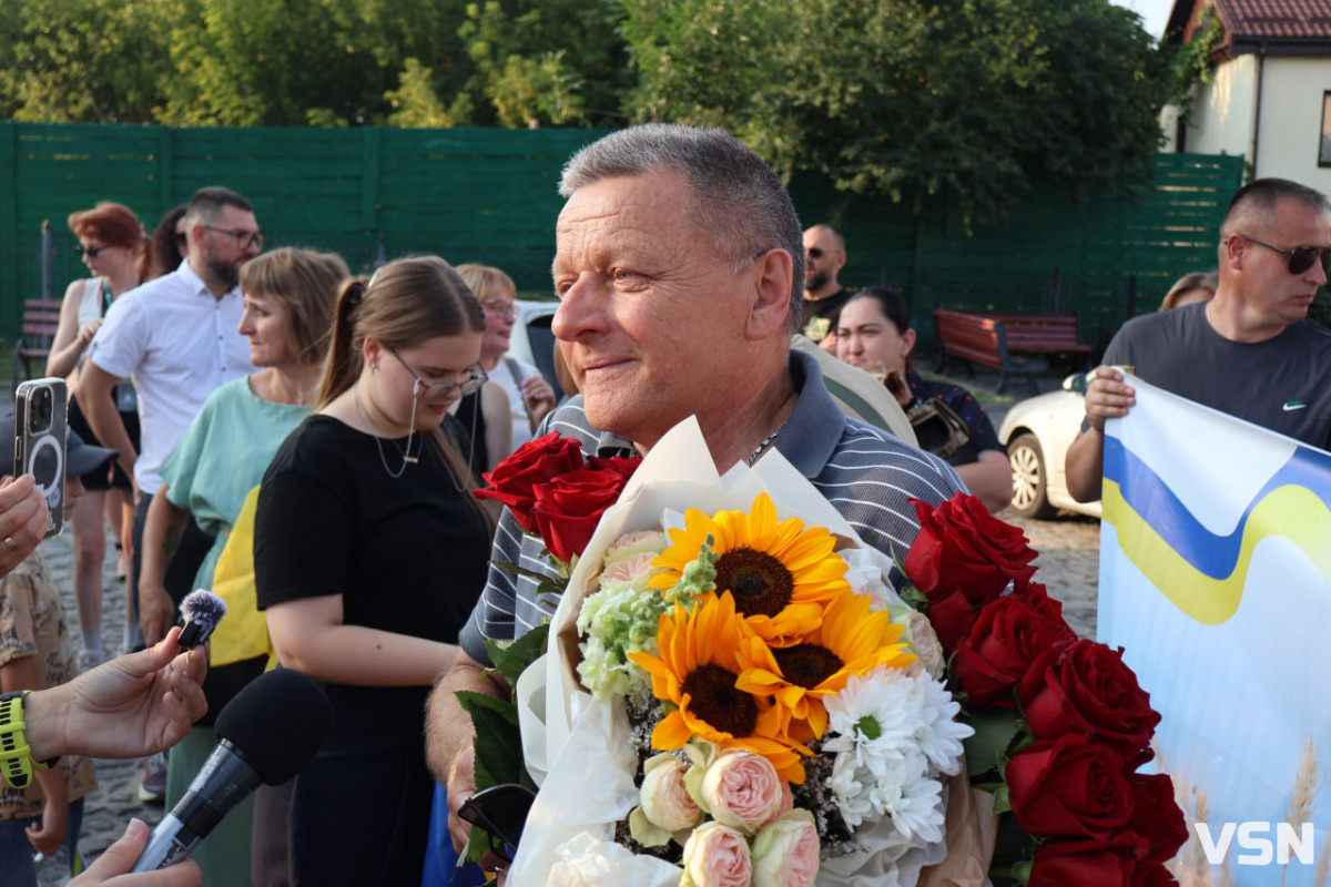 «Я взагалі не очікував, що повернуся»: у Луцьку зустріли звільненого з російського полону захисника Олександра Пришка