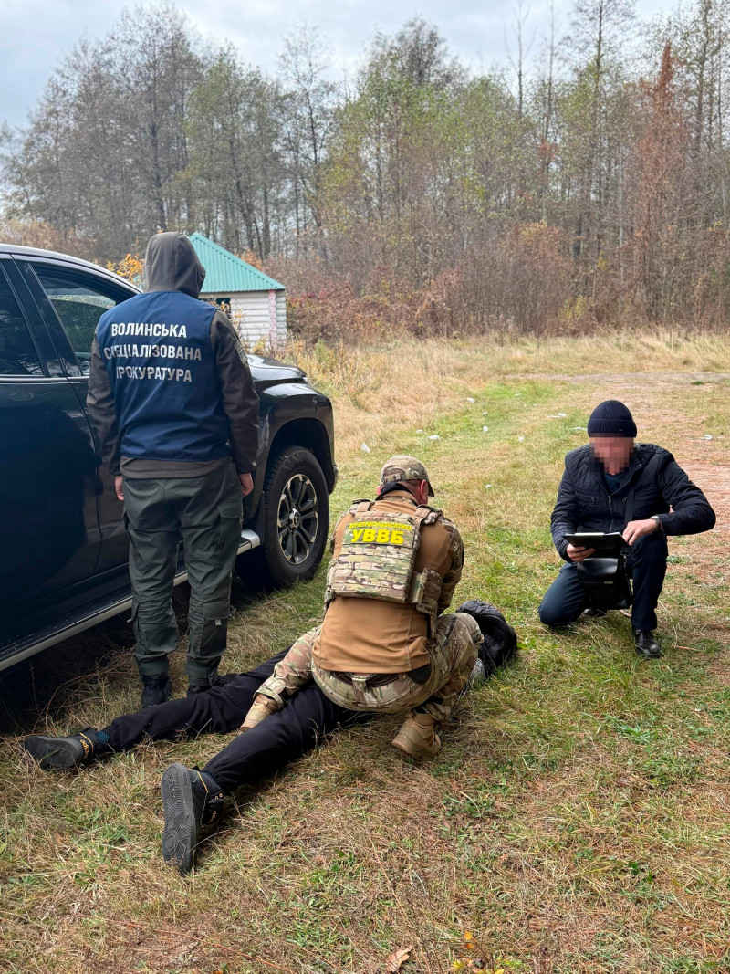 На Волині 26-річний чоловік пропонував прикордоннику 3 тисячі доларів, щоб потрапити у Білорусь