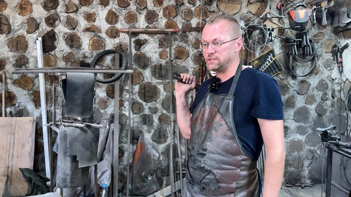 Ветеран із Волині викував 5 тисяч сокир і мріє створити реабілітаційний простір для побратимів