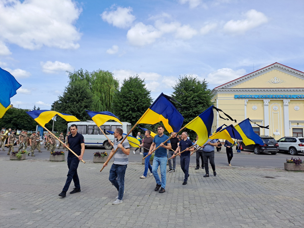 Більше місяця лікарі боролися за його життя, але серце не витримало: на Волині попрощались з Героєм Ігорем Фейдаком