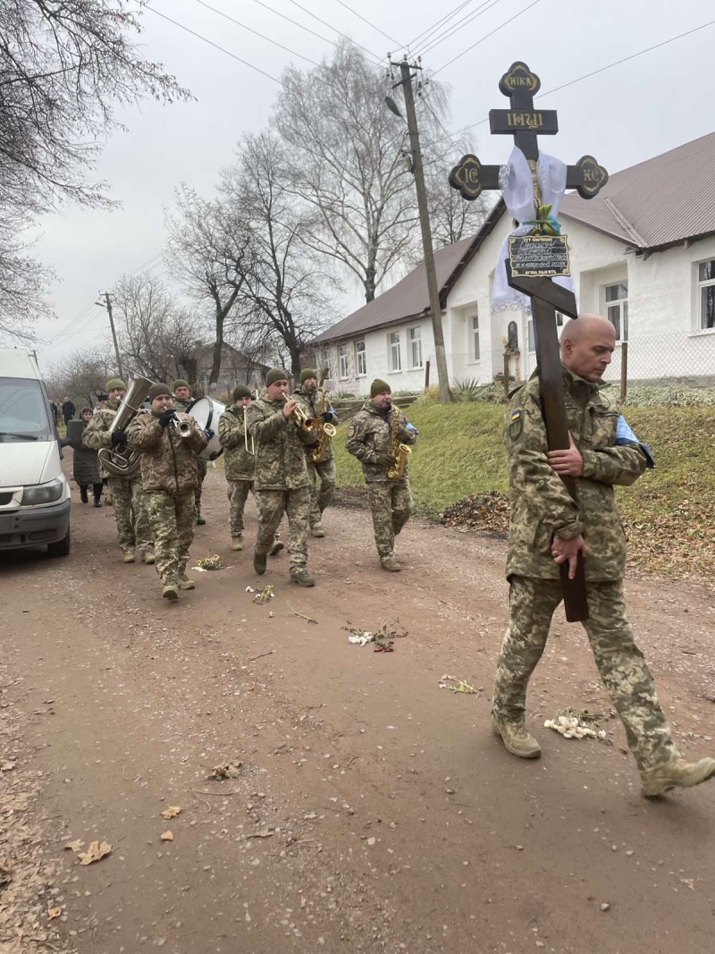 Трагічний день: на Волині попрощались з воїном Петром Онищуком