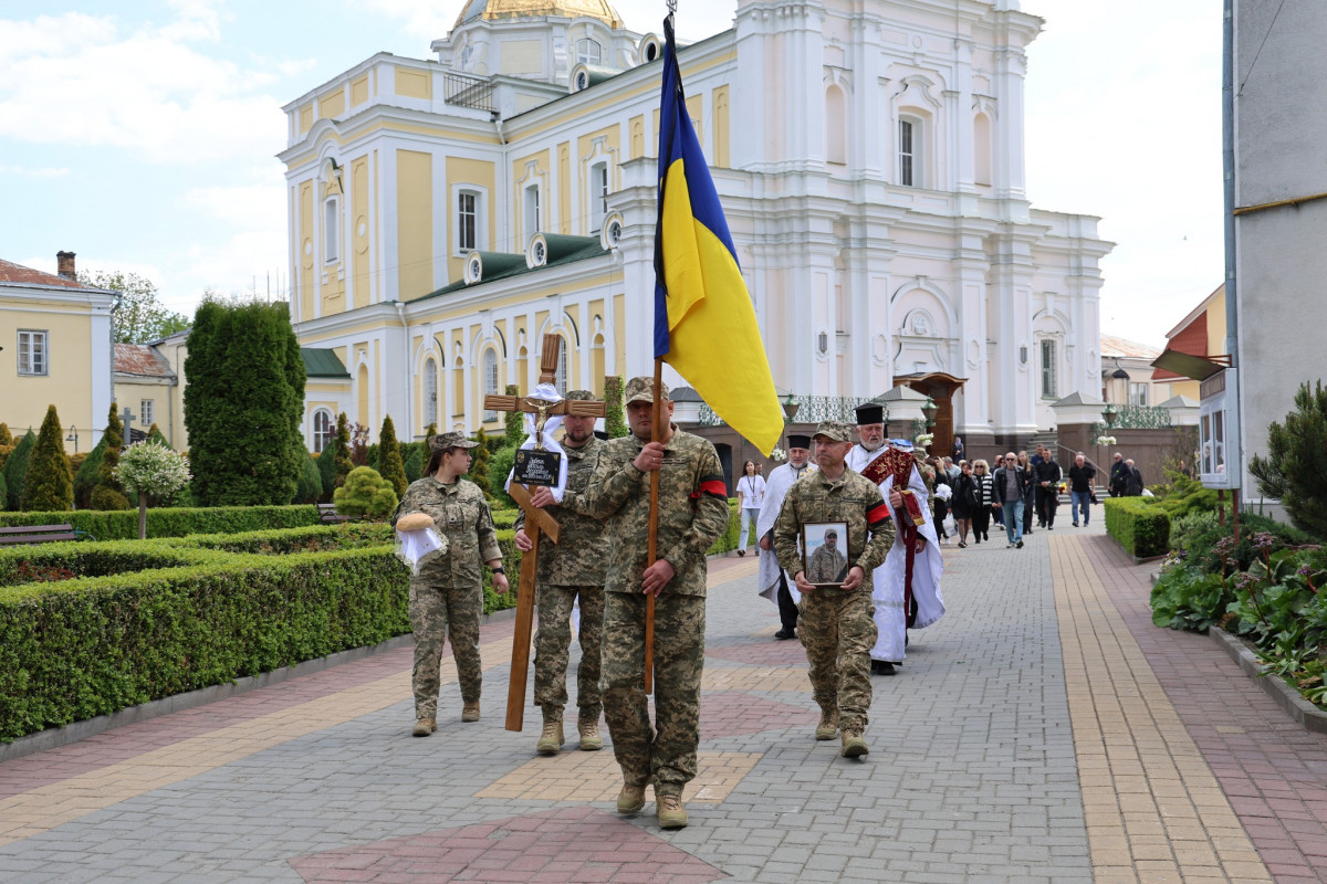 Помер від отриманих на фронті поранень: у Луцьку попрощалися з 50-річним воїном Василем Зубчиком