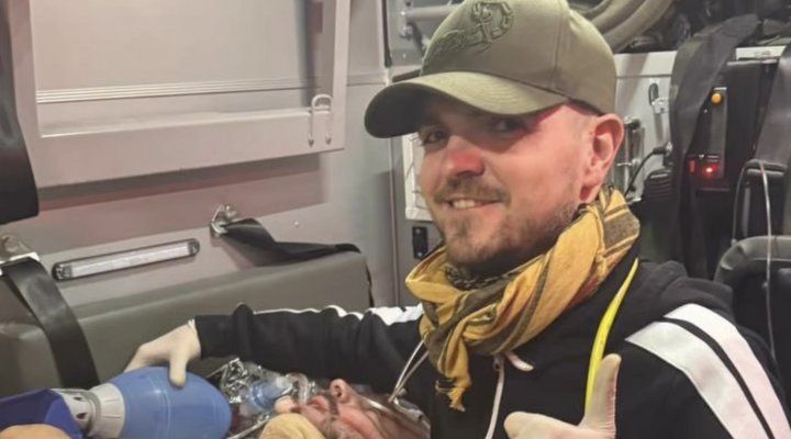 Лікар з Волині рік рятував військових на фронті, а тепер лікує дітей