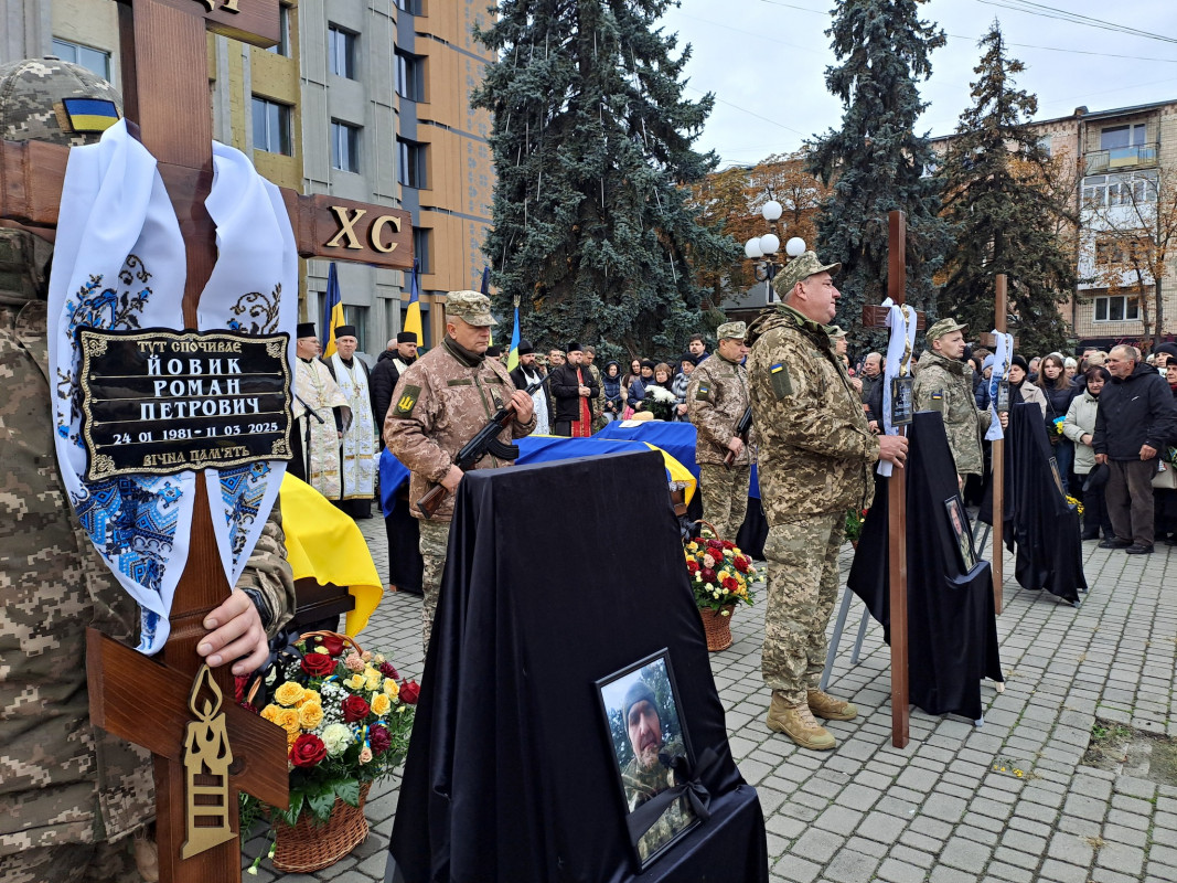 Ковель у жалобі: місто попрощалося з трьома Героями