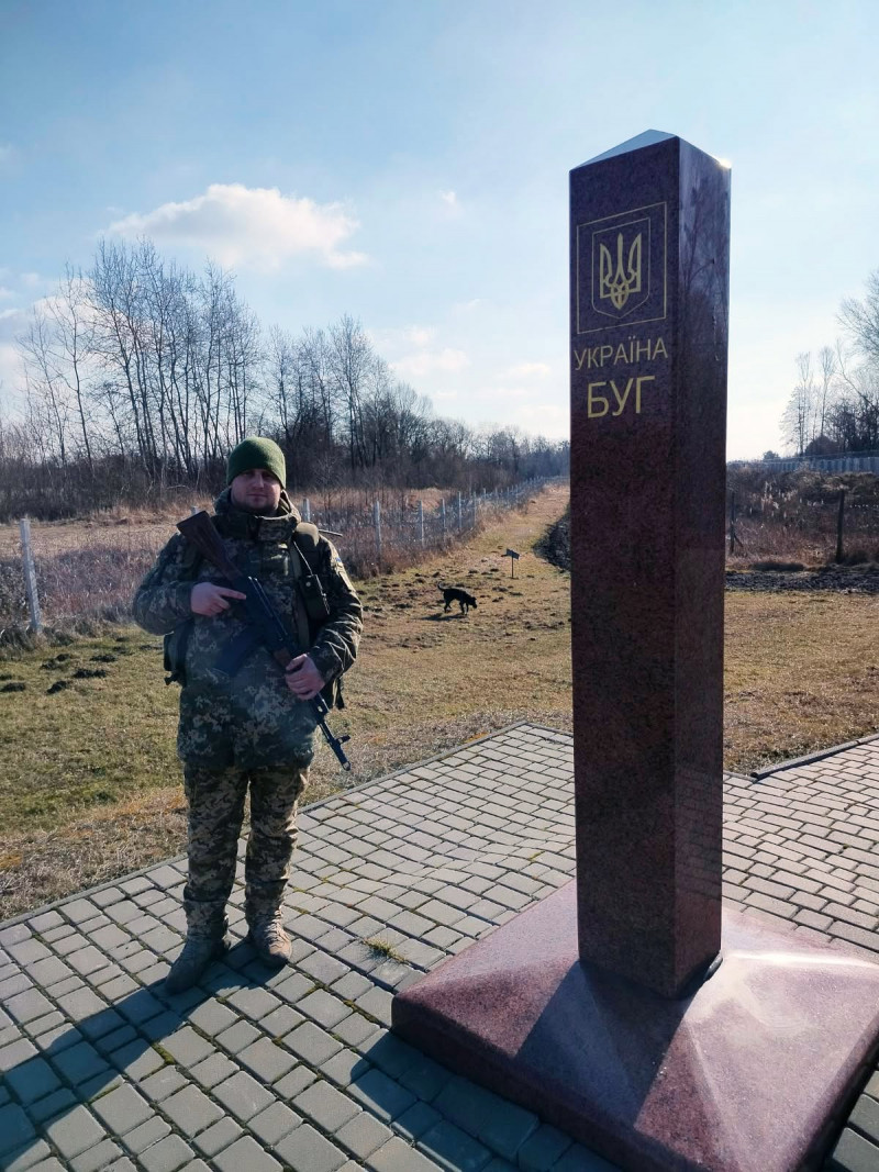 Кілька днів повз до своїх, а ворожий дрон скидав міни: історія неймовірного порятунку прикордонника з Волині