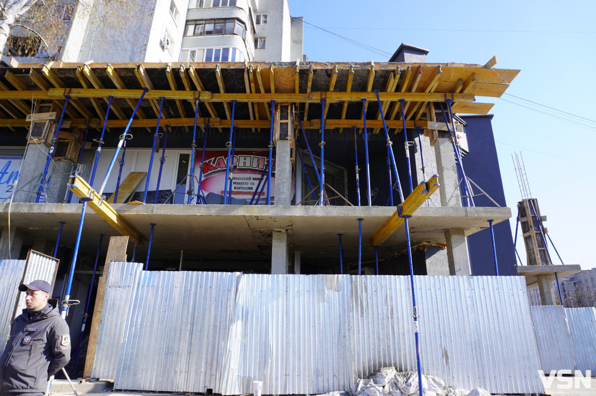 Скандальне будівництво біля РАЦСу у Луцьку: без документів, власників і контролю