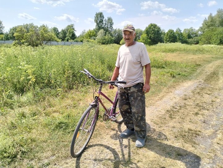 Працюють без вихідних і чекають синів із фронту: історія подружжя пенсіонерів із Волині