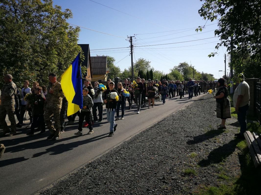 Громада в жалобі: на Волині попрощалися із Героєм Русланом Сулімом