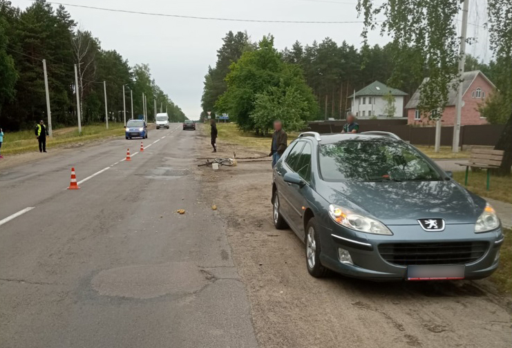 На Волині автівка збила велосипедиста, він у лікарні